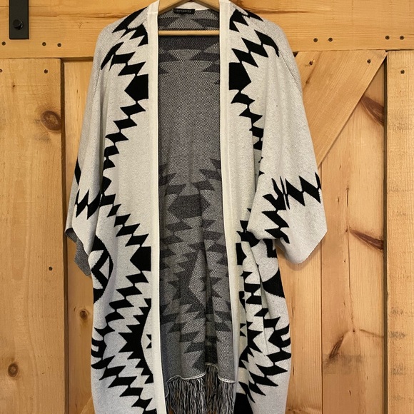 Cute shawl Dynamite - Picture 2 of 2